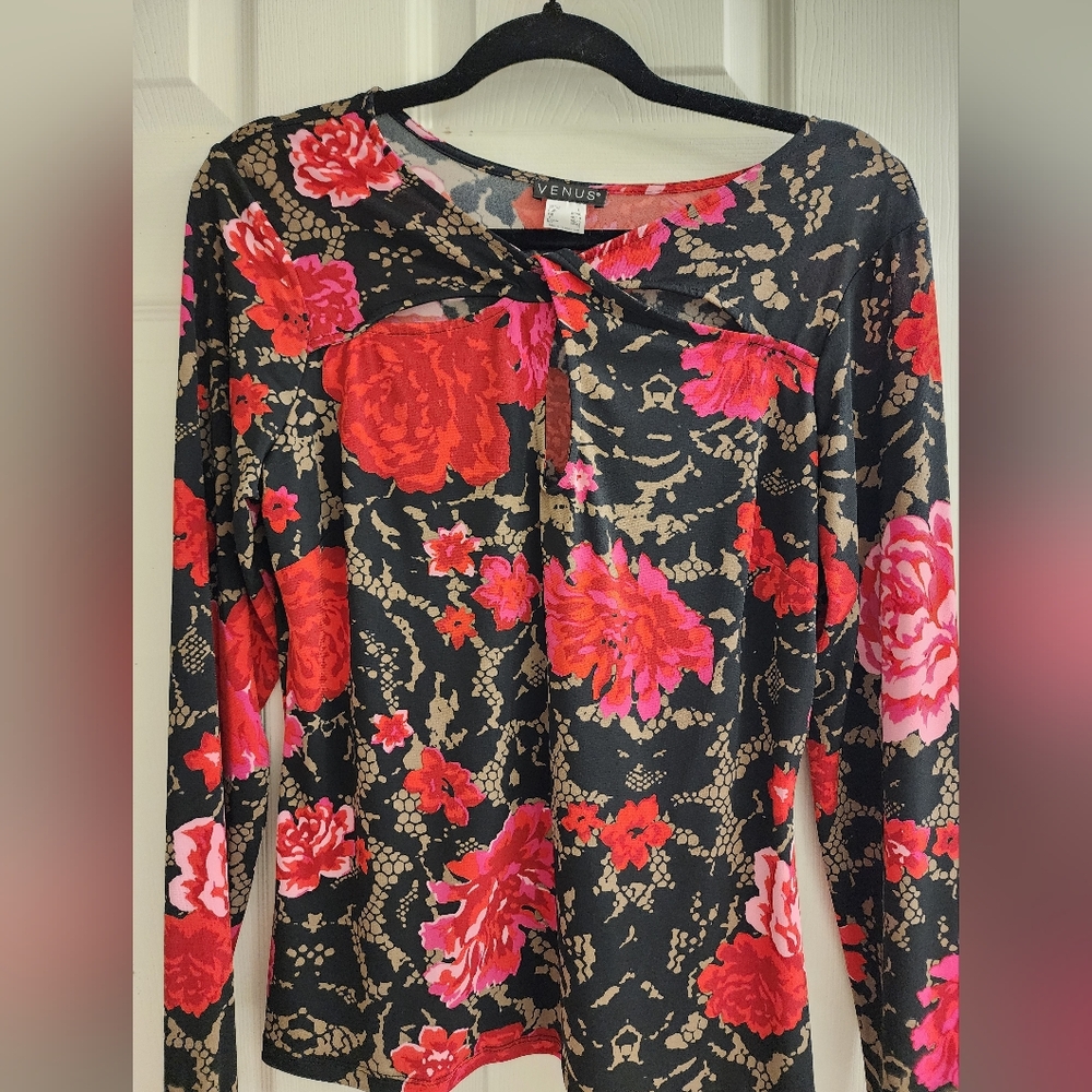 NWOT VENUS Women's Floral Long Sleeve Top - Black and Pink
